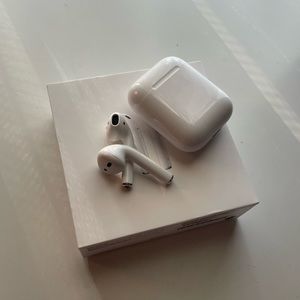 Gently used second gen Apple Airpods! Bought in 2019.